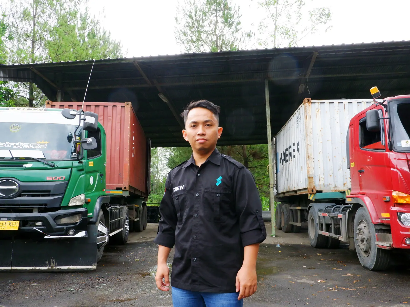 CV Alam Berkah Indonesia export crew member at the container loading yard